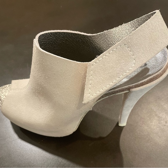 Pedro Garcia Open Toe off-white Suede Platform Sandals. Size 40 (10 US). - Picture 2 of 8